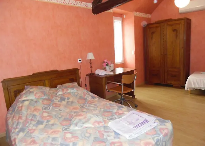 Meuble De La Tour Ножан-сюр-Сен